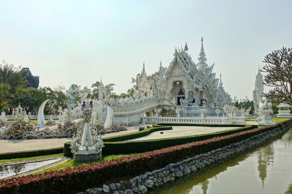 Guide to Visiting the White Temple in Chiang Rai